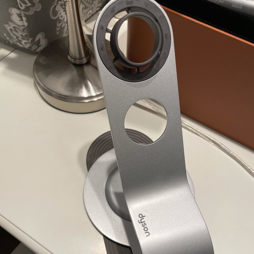 Dyson Supersonic™ hair dryer stand and mat